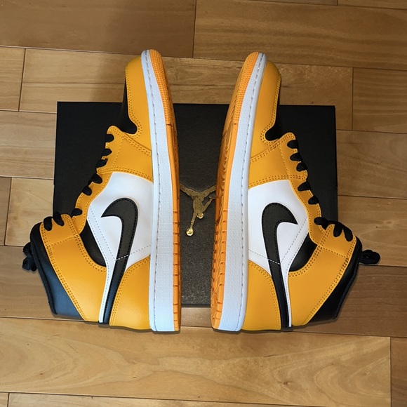 Air Jordan 1 Mid Shoes in TAXI/BLACK Combo 💛🖤 - Picture 4 of 14